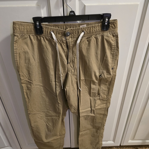Men's Vuori Beige Khaki Tan Casual Pants In Large - Picture 1 of 6